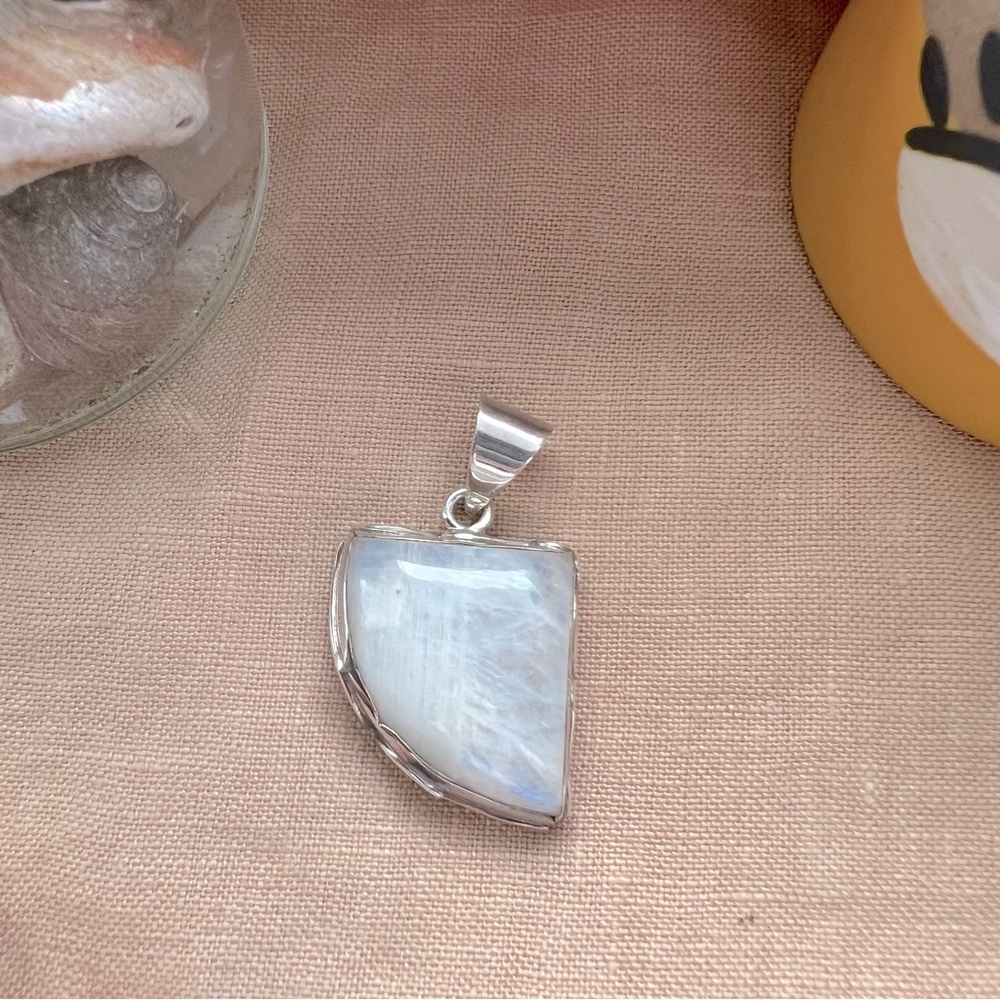 Moon Stone Pendant - 925 Sterling silver (SEE VIDEO)